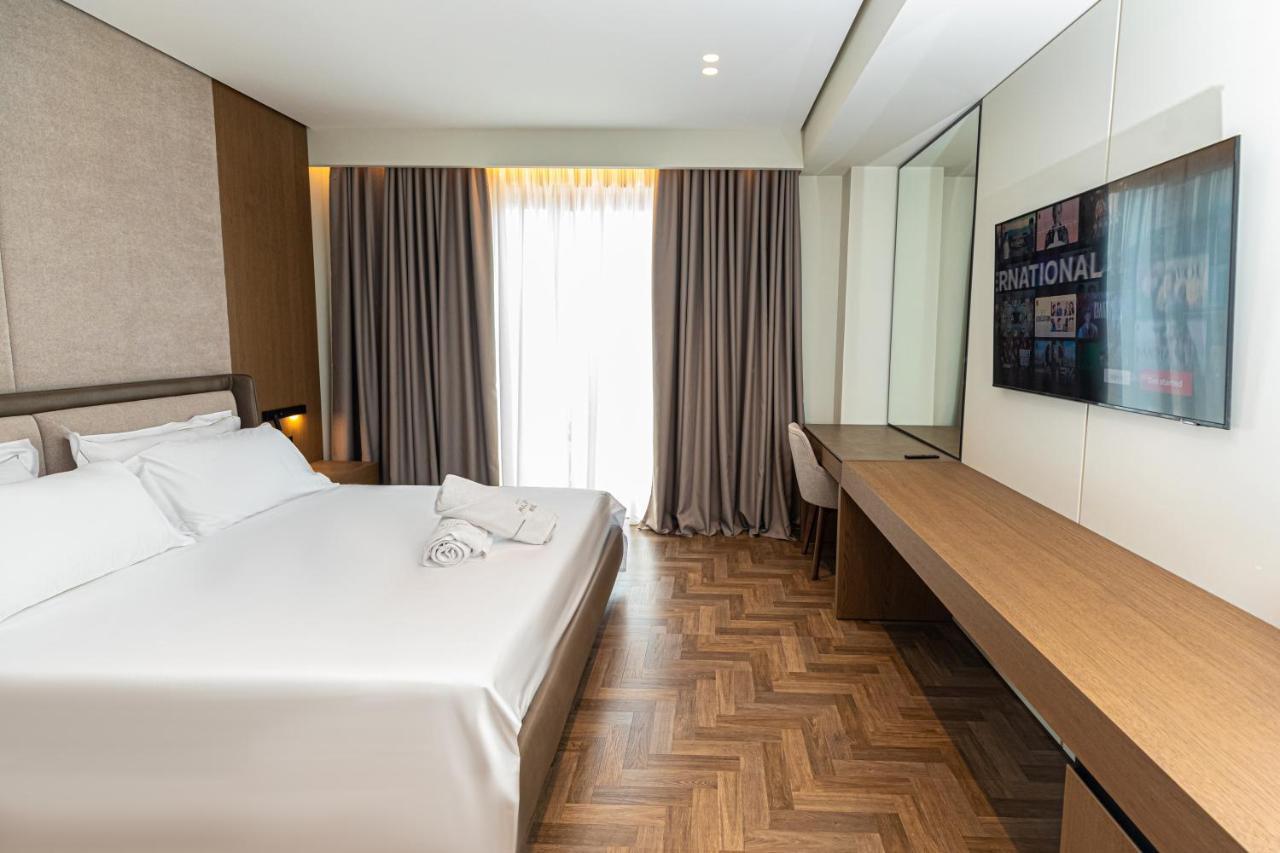 Mazarine Hotel, Vlore, Albania Radhimë 외부 사진