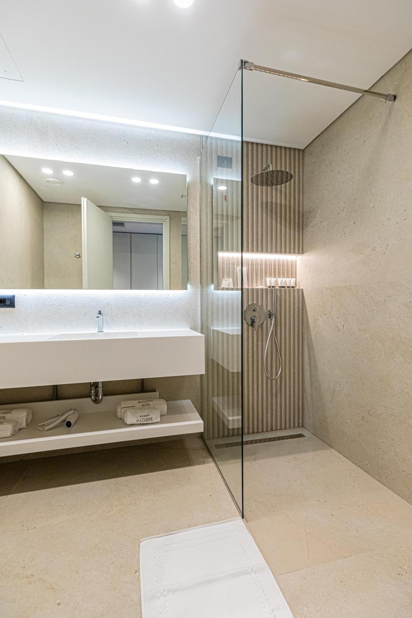 Mazarine Hotel, Vlore, Albania Radhimë 외부 사진